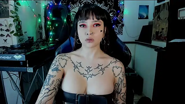 Demongirl6666 online show from 27, 2, 2025