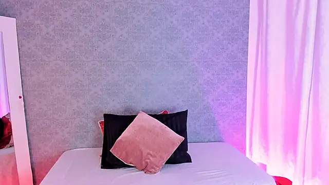 Snapshot of CatrinaRossi chatting on 5, 2, 2025 CatrinaRossi online show from 5, 2, 2025