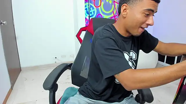 Snapshot of ANGEL_NICOLAS chatting on 18, 12, 2025 ANGEL NICOLAS online show from 18, 12, 2025