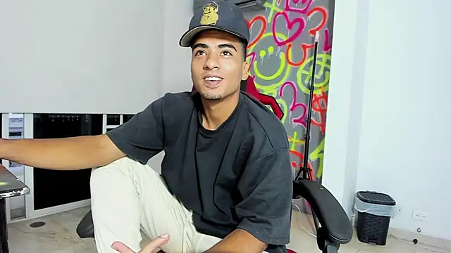 Snapshot of ANGEL_NICOLAS chatting on 20, 12, 2025 ANGEL NICOLAS online show from 20, 12, 2025