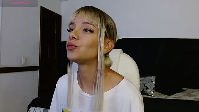 Snapshot of peyton_golden1 chatting on 13, 1, 2026 peyton golden1 online show from 13, 1, 2026