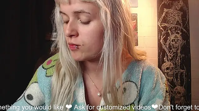 NEXT DOOR GIRL  online show from 25, 1, 2025