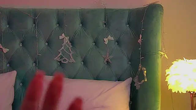 Snapshot of DianaVert chatting on 21, 12, 2025 DianaVert online show from 21, 12, 2025