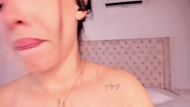 Maya Bluee online show from 3, 2, 2026