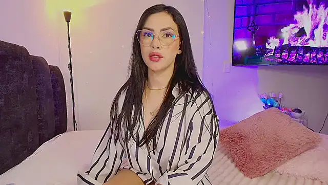 Snapshot of Maya_Bluee chatting on 20, 4, 2026 Maya Bluee online show from 20, 4, 2026