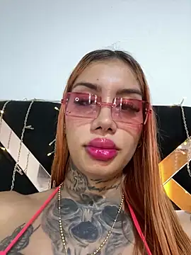 Snapshot of Zaratattoox chatting on 3, 11, 2025 Zaratattoox online show from 3, 11, 2025