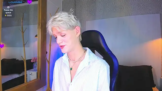 Snapshot of VladHellsing4 chatting on 15, 7, 2026 VladHellsing4 online show from 15, 7, 2026