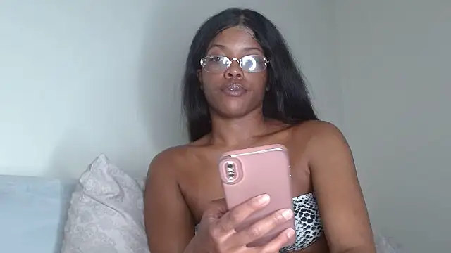 Snapshot of CaramelGoddessxoxo chatting on 28, 3, 2026 CaramelGoddessxoxo online show from 28, 3, 2026