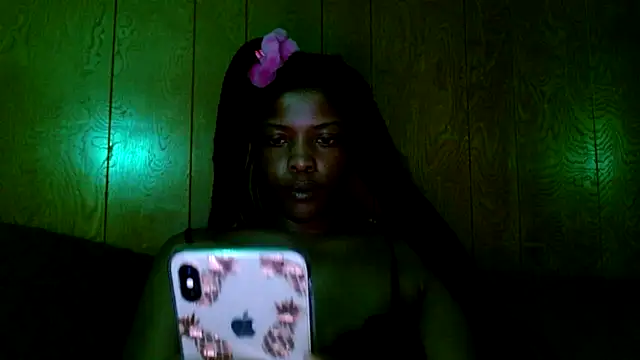 Snapshot of CaramelGoddessxoxo chatting on 24, 4, 2026 CaramelGoddessxoxo online show from 24, 4, 2026