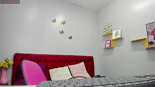 Snapshot of kathina_giraldo chatting on 9, 10, 2025 kathina giraldo online show from 9, 10, 2025