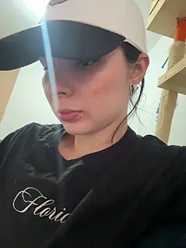 SofiaG  online show from 4, 2, 2025