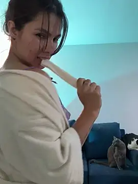 SofiaG  online show from 5, 3, 2025