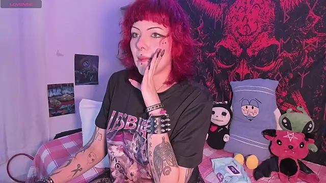 Snapshot of Sarah-Stoner chatting on 25, 4, 2026 Sarah-Stoner online show from 25, 4, 2026