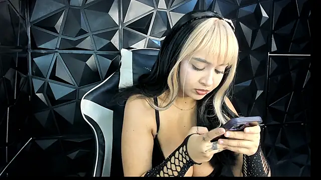 HelueHorny13 online show from 3, 10, 2025