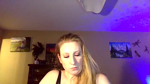 lilyhornyhousewife online show from 13, 1, 2025