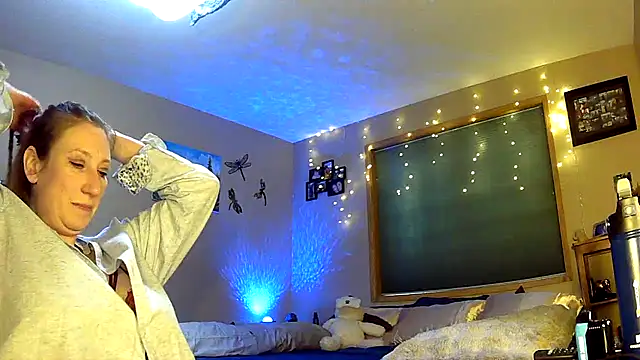 lilyhornyhousewife online show from 21, 1, 2025