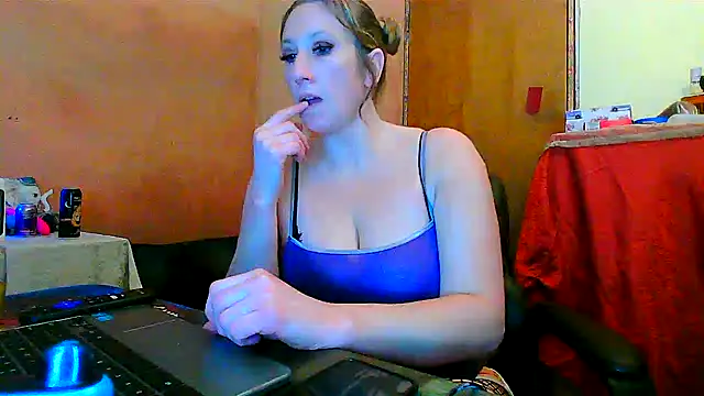 lilyhornyhousewife online show from 9, 2, 2025