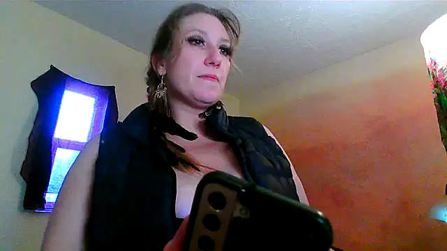 lilyhornyhousewife online show from 26, 2, 2025