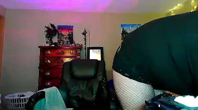 lilyhornyhousewife online show from 5, 3, 2025