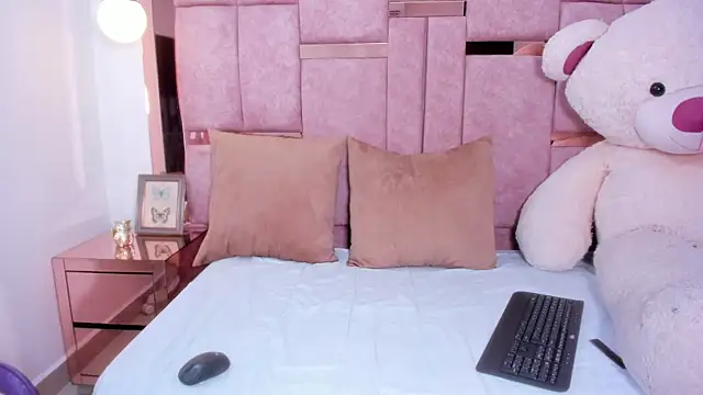 Snapshot of kaylin_jann chatting on 31, 10, 2025 kaylin jann online show from 31, 10, 2025