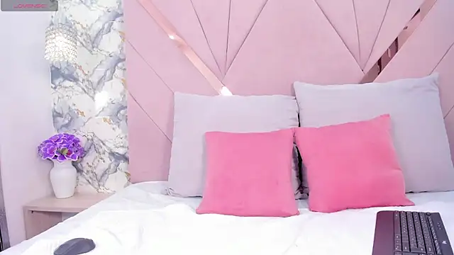 Snapshot of kaylin_jann chatting on 6, 11, 2025 kaylin jann online show from 6, 11, 2025