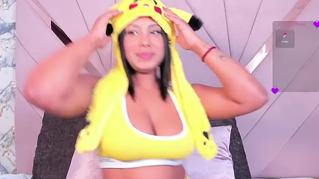 Snapshot of kaylin_jann chatting on 15, 12, 2025 kaylin jann online show from 15, 12, 2025