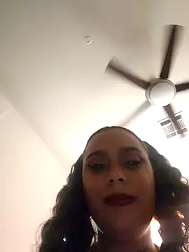 Snapshot of cinnaminnie chatting on 5, 4, 2026 cinnaminnie online show from 5, 4, 2026