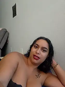 Snapshot of cinnaminnie chatting on 2, 5, 2026 cinnaminnie online show from 2, 5, 2026
