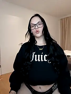 Snapshot of Jujuicy_97 chatting on 7, 10, 2025 Jujuicy 97 online show from 7, 10, 2025