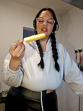 Snapshot of Jujuicy_97 chatting on 29, 10, 2025 Jujuicy 97 online show from 29, 10, 2025