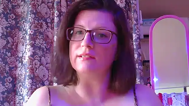 Snapshot of CrimsonMistress chatting on 18, 12, 2024 CrimsonMistress online show from 18, 12, 2024