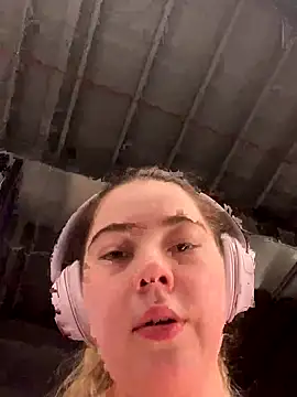 Snapshot of brooklynivy chatting on 3, 10, 2025 brooklynivy online show from 3, 10, 2025