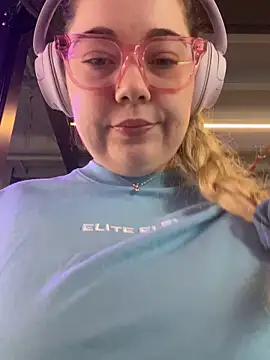 Snapshot of brooklynivy chatting on 11, 10, 2025 brooklynivy online show from 11, 10, 2025