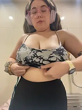 Snapshot of brooklynivy chatting on 18, 11, 2025 brooklynivy online show from 18, 11, 2025