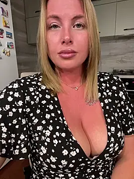Snapshot of Cute_Hot_Alice chatting on 22, 6, 2026 Cute Hot Alice online show from 22, 6, 2026