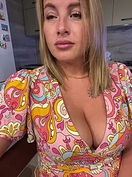 Snapshot of Cute_Hot_Alice chatting on 28, 6, 2026 Cute Hot Alice online show from 28, 6, 2026