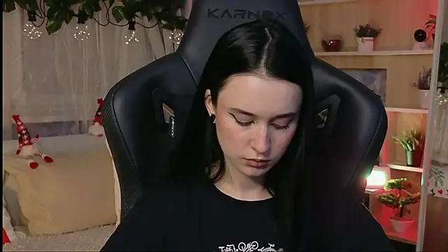 Snapshot of KiraLiLime chatting on 6, 2, 2025 KiraLiLime online show from 6, 2, 2025