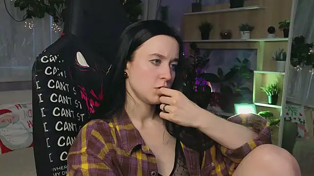 Snapshot of KiraLiLime chatting on 12, 3, 2025 KiraLiLime online show from 12, 3, 2025
