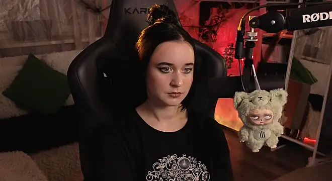 KiraLiLime online show from 2, 11, 2025