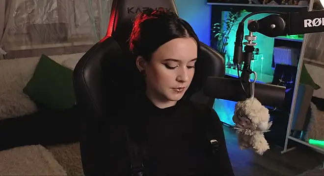 KiraLiLime online show from 28, 11, 2025