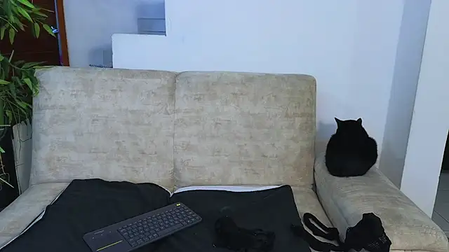 Snapshot of Lorenne_Miller chatting on 17, 4, 2026 Lorenne Miller online show from 17, 4, 2026