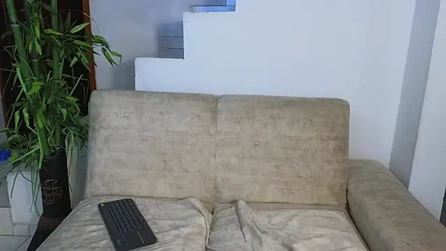 Snapshot of Lorenne_Miller chatting on 30, 4, 2026 Lorenne Miller online show from 30, 4, 2026