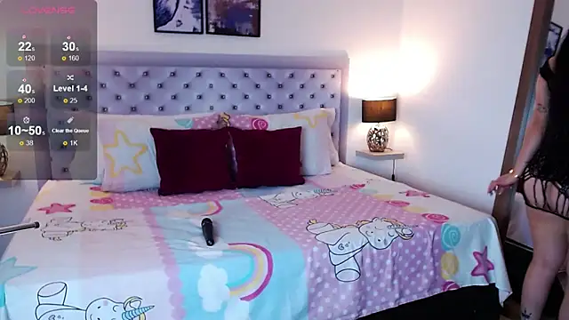 sarascottt online show from 6, 12, 2024