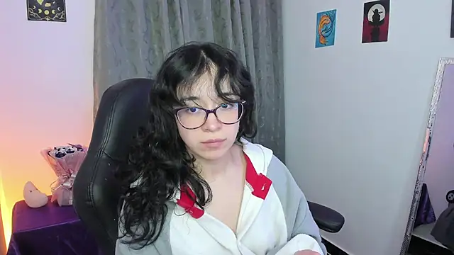Snapshot of indra_cam chatting on 5, 5, 2026 indra cam online show from 5, 5, 2026