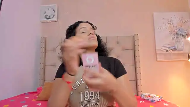 Snapshot of vanesasexyhot21 chatting on 30, 10, 2025 vanesasexyhot21 online show from 30, 10, 2025