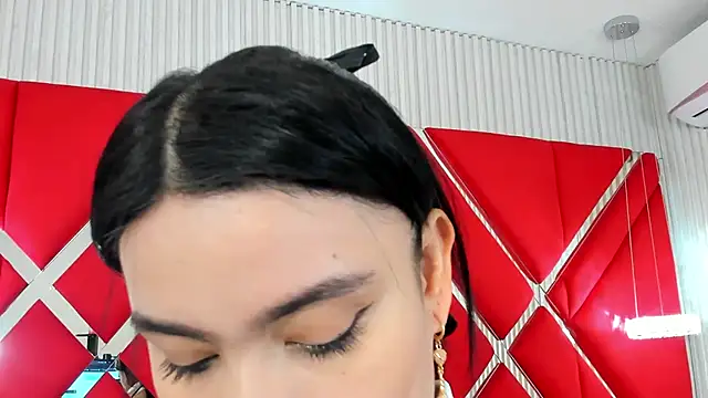 Snapshot of SusanCouper chatting on 9, 10, 2025 SusanCouper online show from 9, 10, 2025