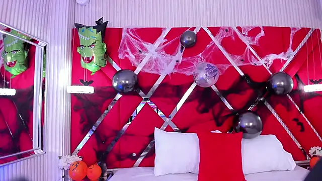 Snapshot of SusanCouper chatting on 25, 10, 2025 SusanCouper online show from 25, 10, 2025