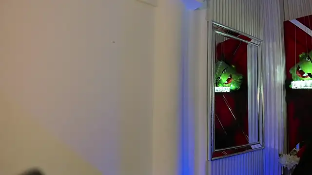 Snapshot of SusanCouper chatting on 27, 10, 2025 SusanCouper online show from 27, 10, 2025