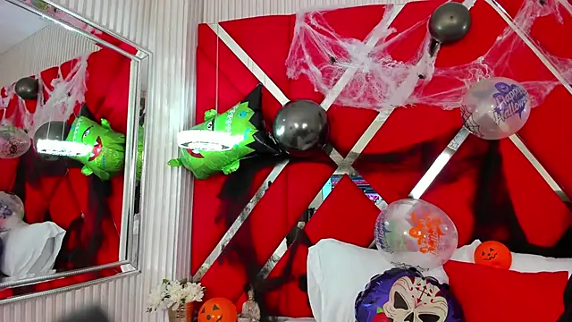 Snapshot of SusanCouper chatting on 30, 10, 2025 SusanCouper online show from 30, 10, 2025