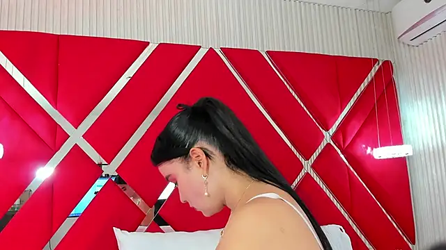 Snapshot of SusanCouper chatting on 5, 11, 2025 SusanCouper online show from 5, 11, 2025